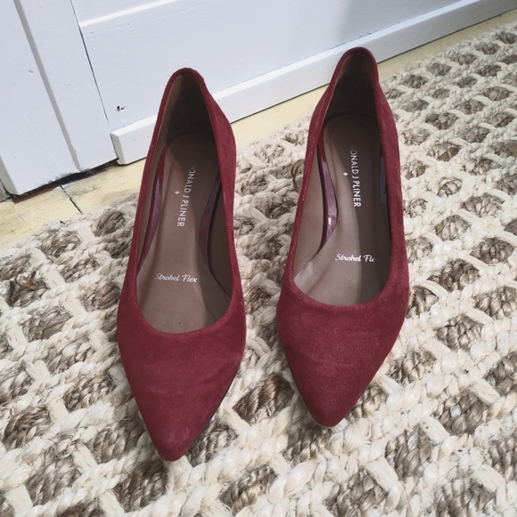 EUC Donald J Pliner Size 7 Red Sueded Kitten Heel - Picture 5 of 7